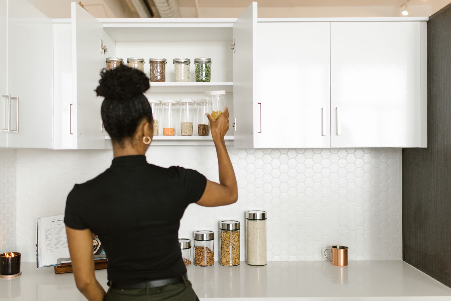Meilleurs rangements pour petite cuisine: 7 solutions